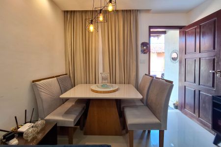 Casa de condomínio à venda com 120m², 2 quartos e 1 vagaSala