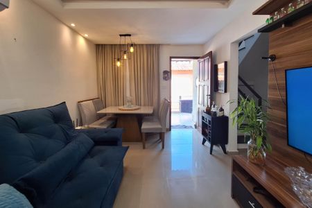 Casa de condomínio à venda com 120m², 2 quartos e 1 vagaSala