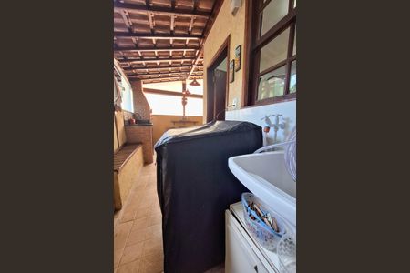 Casa de condomínio à venda com 120m², 2 quartos e 1 vagaÁrea de Serviço
