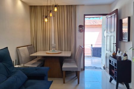 Sala de casa de condomínio à venda com 2 quartos, 120m² em Sapê, Niterói