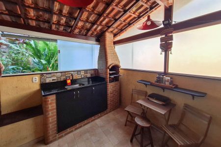 Casa de condomínio à venda com 120m², 2 quartos e 1 vagaQuintal