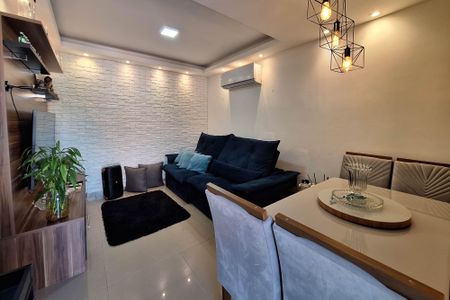 Sala de casa de condomínio à venda com 2 quartos, 120m² em Sapê, Niterói