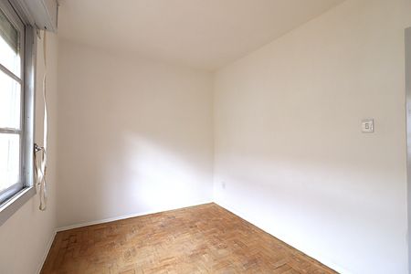 Quarto 1 de apartamento para alugar com 2 quartos, 50m² em Passo D’areia, Porto Alegre