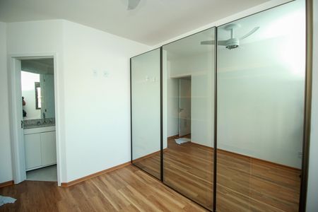 Apartamento à venda com 55m², 2 quartos e 2 vagas Apartamento à venda com 55m², 2 quartos e 2 vagasSuíte