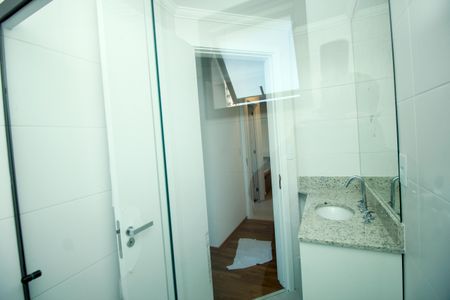 Apartamento à venda com 55m², 2 quartos e 2 vagas Apartamento à venda com 55m², 2 quartos e 2 vagasBanheiro da Suíte