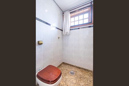 Banheiro do lavabo de casa para alugar com 4 quartos, 330m² em Jardim Chapadão, Campinas