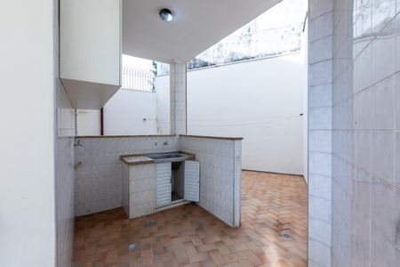 Casa à venda com 330m², 4 quartos e 6 vagas Casa à venda com 330m², 4 quartos e 6 vagasÁrea de Serviço