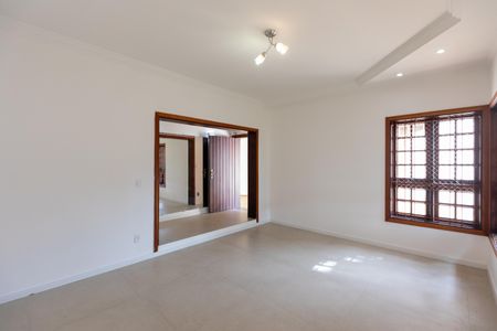 Casa à venda com 330m², 4 quartos e 6 vagas Casa à venda com 330m², 4 quartos e 6 vagasSala