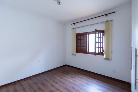 Casa à venda com 330m², 4 quartos e 6 vagas Casa à venda com 330m², 4 quartos e 6 vagasQuarto 2