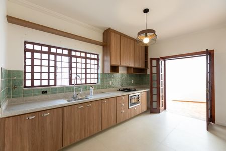 Casa à venda com 330m², 4 quartos e 6 vagas Casa à venda com 330m², 4 quartos e 6 vagasCozinha