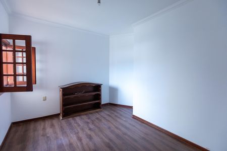 Casa à venda com 330m², 4 quartos e 6 vagas Casa à venda com 330m², 4 quartos e 6 vagasQuarto 1