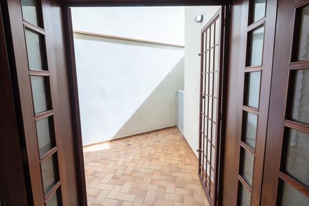 Casa à venda com 330m², 4 quartos e 6 vagas Casa à venda com 330m², 4 quartos e 6 vagasAcesso ao Quintal