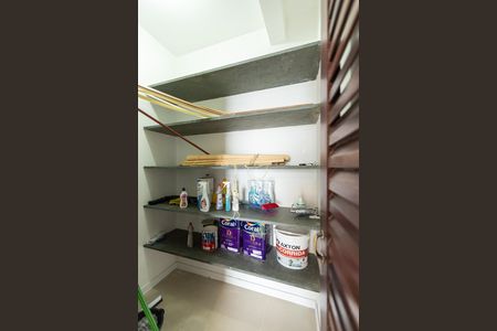 Casa à venda com 330m², 4 quartos e 6 vagas Casa à venda com 330m², 4 quartos e 6 vagasDespensa