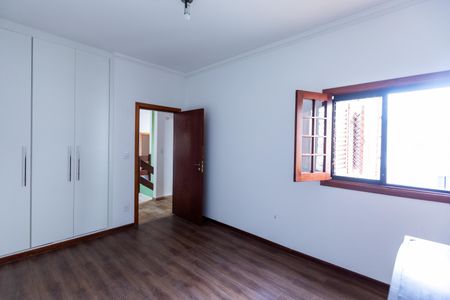 Casa à venda com 330m², 4 quartos e 6 vagas Casa à venda com 330m², 4 quartos e 6 vagasQuarto 1