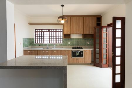 Casa à venda com 330m², 4 quartos e 6 vagas Casa à venda com 330m², 4 quartos e 6 vagasCozinha