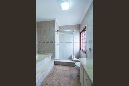 Casa à venda com 330m², 4 quartos e 6 vagas Casa à venda com 330m², 4 quartos e 6 vagasBanheiro da Suíte