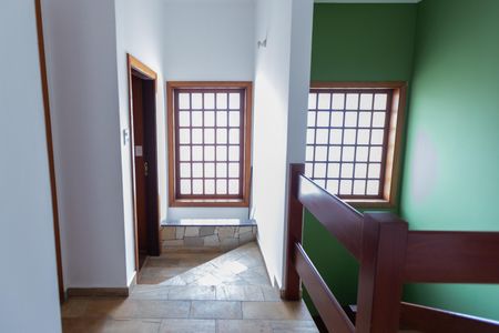 Casa à venda com 330m², 4 quartos e 6 vagas Casa à venda com 330m², 4 quartos e 6 vagasHall dos Quartos