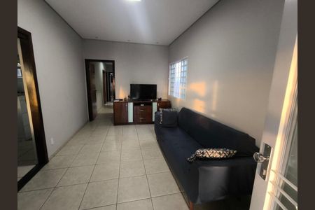 Casa à venda com 3 quartos, 390m² em Aparecida, Belo Horizonte