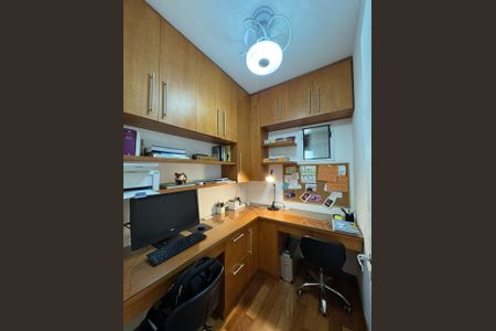 Apartamento à venda com 107m², 2 quartos e 2 vagasEscritório