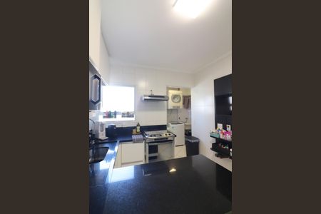 Apartamento à venda com 107m², 2 quartos e 2 vagasCozinha 