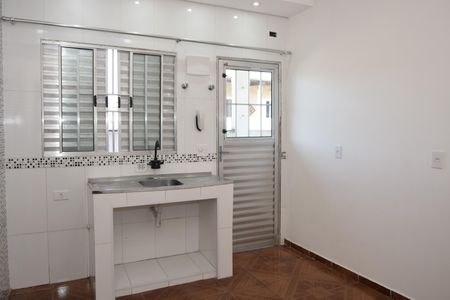Cozinha de kitnet/studio para alugar com 1 quarto, 25m² em Jardim Irapiranga, Embu das Artes