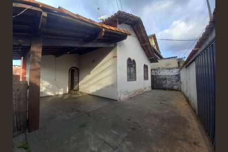 Casa à venda com 3 quartos, 196m² em Santa Cruz, Belo Horizonte