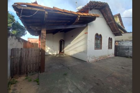 Casa à venda com 3 quartos, 196m² em Santa Cruz, Belo Horizonte