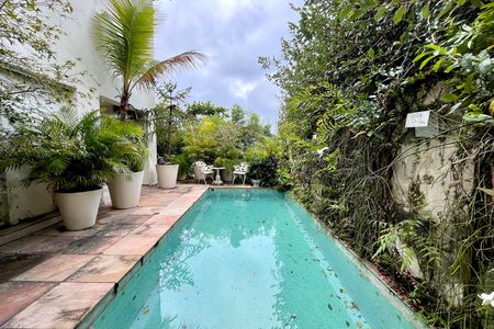 Casa à venda com 500m², 4 quartos e 2 vagas Casa à venda com 500m², 4 quartos e 2 vagasÁrea comum
