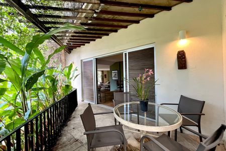 Casa à venda com 500m², 4 quartos e 2 vagas Casa à venda com 500m², 4 quartos e 2 vagasVaranda da Sala de jantar