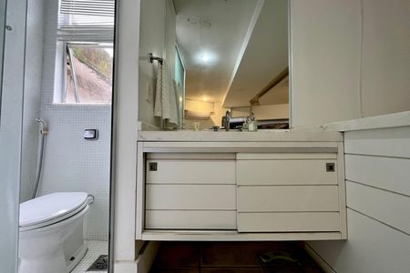 Casa à venda com 500m², 4 quartos e 2 vagas Casa à venda com 500m², 4 quartos e 2 vagasBanheiro da Suíte 2