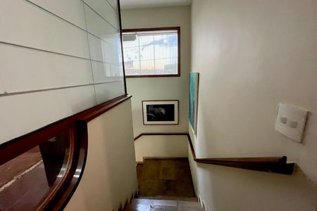 Casa à venda com 500m², 4 quartos e 2 vagas Casa à venda com 500m², 4 quartos e 2 vagasCorredor