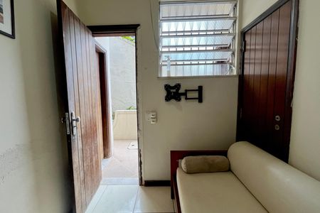 Casa à venda com 500m², 4 quartos e 2 vagas Casa à venda com 500m², 4 quartos e 2 vagasQuarto de serviço