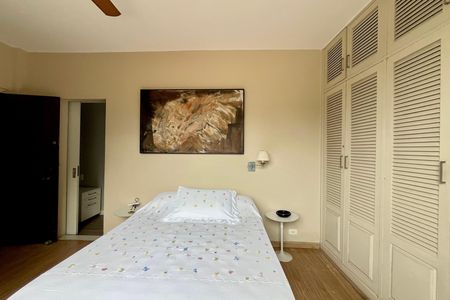 Casa à venda com 500m², 4 quartos e 2 vagas Casa à venda com 500m², 4 quartos e 2 vagasQuarto