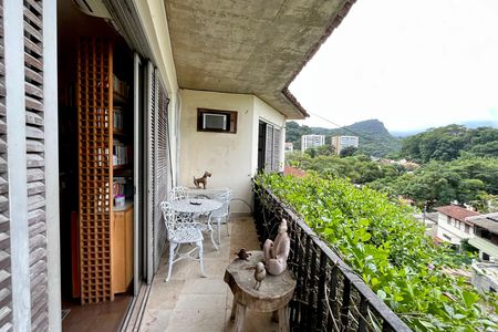 Casa à venda com 500m², 4 quartos e 2 vagas Casa à venda com 500m², 4 quartos e 2 vagasVaranda do Quarto 2