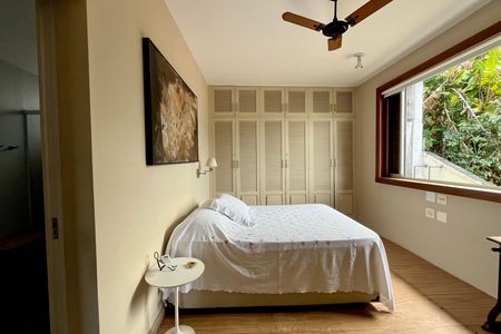 Casa à venda com 500m², 4 quartos e 2 vagas Casa à venda com 500m², 4 quartos e 2 vagasQuarto