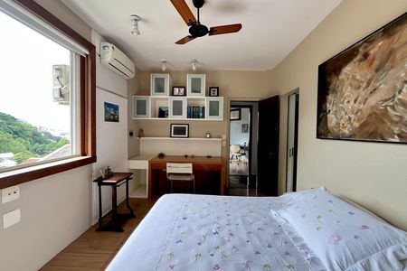 Casa à venda com 500m², 4 quartos e 2 vagas Casa à venda com 500m², 4 quartos e 2 vagasQuarto