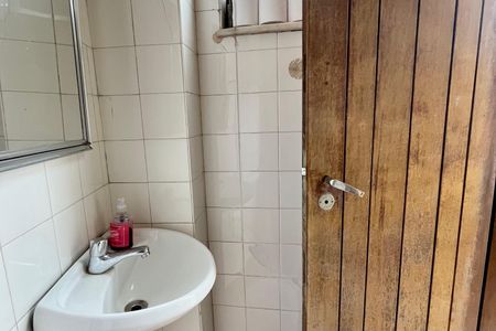Casa à venda com 500m², 4 quartos e 2 vagas Casa à venda com 500m², 4 quartos e 2 vagasBanheiro de serviço