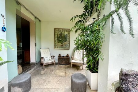 Casa à venda com 500m², 4 quartos e 2 vagas Casa à venda com 500m², 4 quartos e 2 vagasÁrea comum