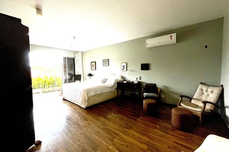 Casa à venda com 500m², 4 quartos e 2 vagas Casa à venda com 500m², 4 quartos e 2 vagasSuíte 3
