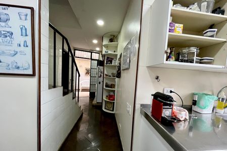Casa à venda com 500m², 4 quartos e 2 vagas Casa à venda com 500m², 4 quartos e 2 vagasCozinha