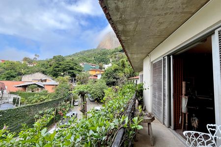 Casa à venda com 500m², 4 quartos e 2 vagas Casa à venda com 500m², 4 quartos e 2 vagasVaranda do Quarto 2