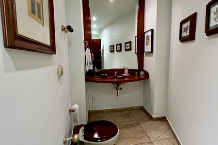 Casa à venda com 500m², 4 quartos e 2 vagas Casa à venda com 500m², 4 quartos e 2 vagasBanheiro social