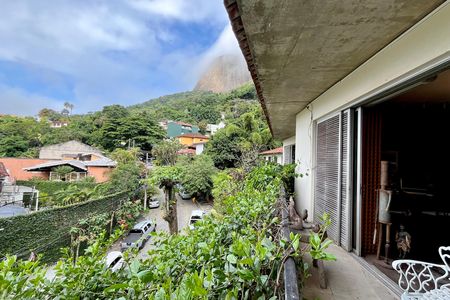 Casa à venda com 500m², 4 quartos e 2 vagas Casa à venda com 500m², 4 quartos e 2 vagasVaranda do Quarto 2