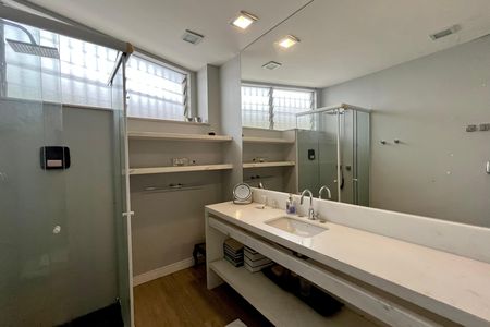 Casa à venda com 500m², 4 quartos e 2 vagas Casa à venda com 500m², 4 quartos e 2 vagasBanheiro da Suíte 3