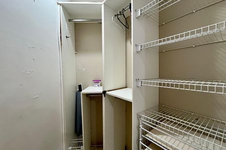 Casa à venda com 500m², 4 quartos e 2 vagas Casa à venda com 500m², 4 quartos e 2 vagasCloset da Suíte 2