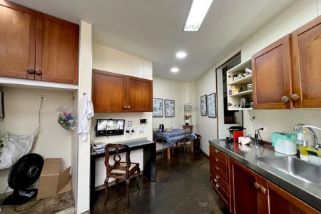 Casa à venda com 500m², 4 quartos e 2 vagas Casa à venda com 500m², 4 quartos e 2 vagasCozinha