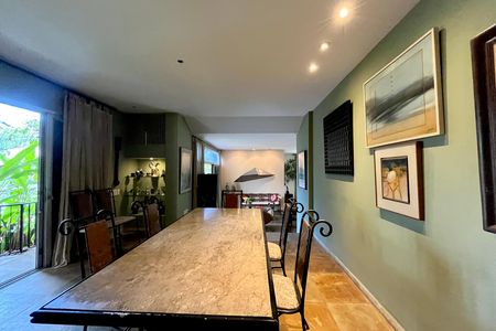 Casa à venda com 500m², 4 quartos e 2 vagas Casa à venda com 500m², 4 quartos e 2 vagasSala de jantar