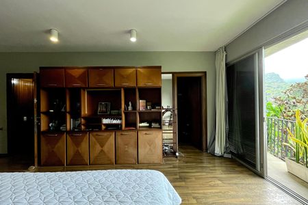 Casa à venda com 500m², 4 quartos e 2 vagas Casa à venda com 500m², 4 quartos e 2 vagasSuíte 3