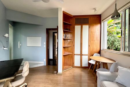 Casa à venda com 500m², 4 quartos e 2 vagas Casa à venda com 500m², 4 quartos e 2 vagasSuíte