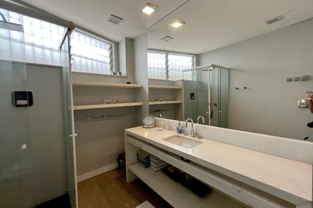 Casa à venda com 500m², 4 quartos e 2 vagas Casa à venda com 500m², 4 quartos e 2 vagasBanheiro da Suíte 3